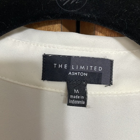 The Limited Women’s Ashton Cream Business Dressy Button Down Long Sleeve Shirt - Picture 4 of 5